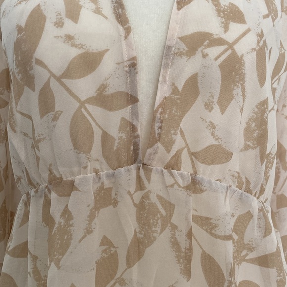 cabi Couplet Peasant Sheer Long Sleeve Top - Picture 4 of 11